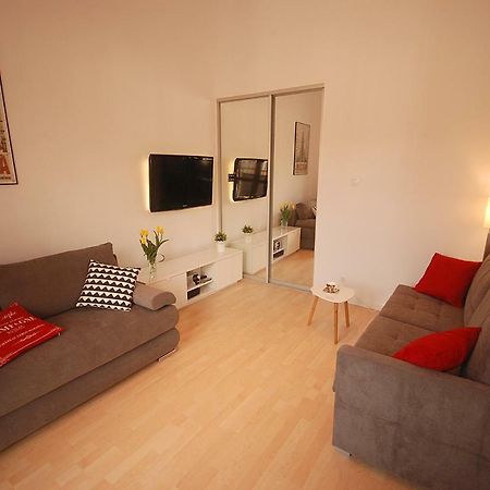 Nowy Apartament Wilcza Warsaw Exterior photo